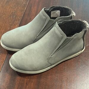 OluKai Women's Gray Ankle Booties